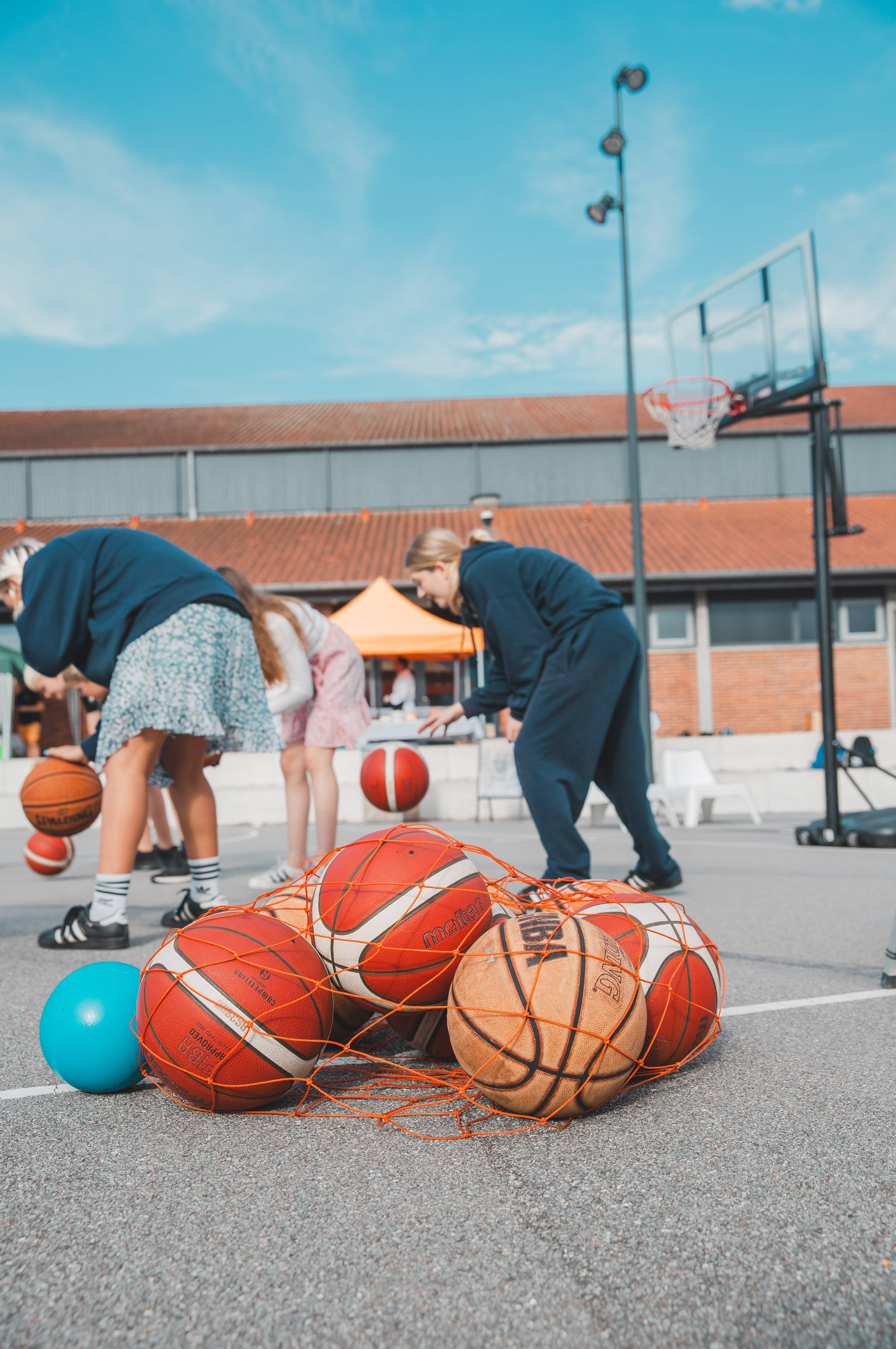 Basketball i hallen på Østre Skole