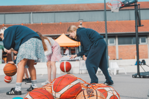 Basketball i hallen på Østre Skole